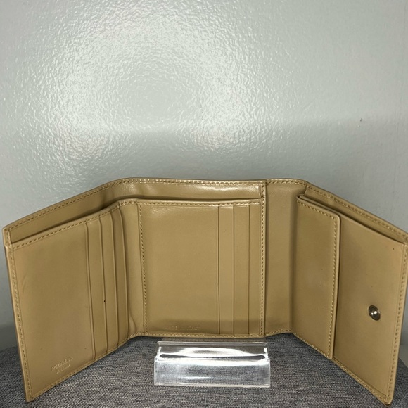 Authentic Prada Vernis Beige Trifold - Picture 6 of 14